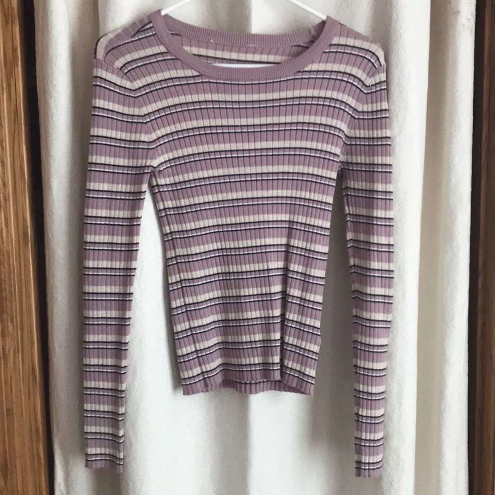 S tight fitted pink and off white long sleeve shirt.
